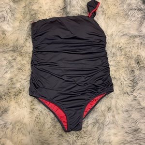 A pea in the pod maternity Grey medium swim suit